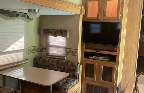 Laurel House | RV Living w/Pool @The House on the Hill