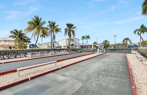 Cudjoe Key RV Rental | RV Lot 473 Venture Out, Lot dimensions 52 x 36 x 45 x 57