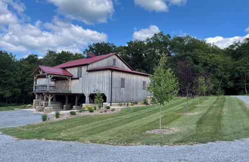 Antes Fort House | RV lot Hook Up, 5 minutes off I 80. Peacefully hidden behind our vintage barn.