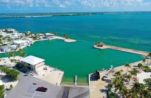 Cudjoe Key RV Rental | RV Lot with 35' Dock & Amenities