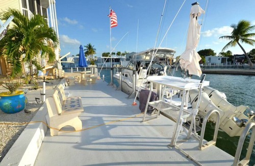 Cudjoe Key RV Rental | RV Lot with 35' Dock & Amenities