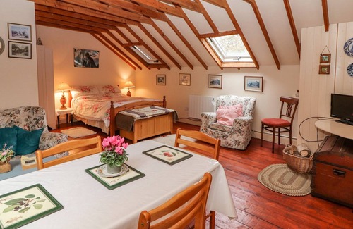 Ardfinnan Apartment | RYAN'S LOFT, pet friendly in Ardfinnan, County Tipperary