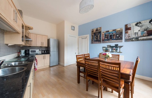 Leith House | Ryehill Gardens Apartment - sleeps up to 14