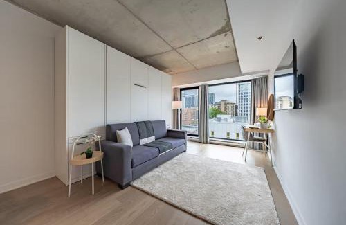 Downtown Montreal Apartment | Séjour d'été avec piscine, barbecue, salle de sport et terrasse