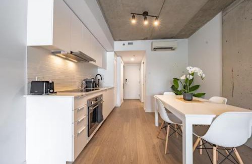 Downtown Montreal Apartment | Séjour d'été avec piscine, barbecue, salle de sport et terrasse