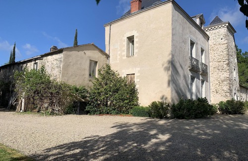 Sainte-Pazanne House | Séjour Merveilleux Dans une Aile Rénovée D'une Propriété à la Campagne