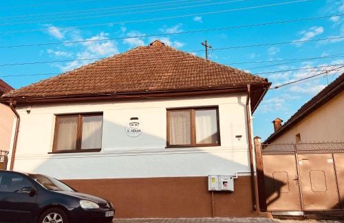 Avrig Apartment | S-HOUSE Apartament Spațios cu Terasă Privată și Parcare Perfect pentru Familii