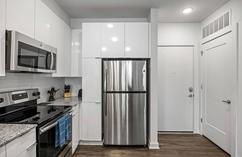 Midtown Apartment | (S1BF) Rare Find - Bright and Modern 1-BR w/Free Parking