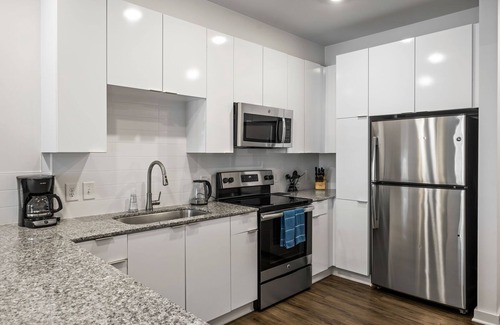 Home Park Apartment | (S1BI) Includes Bi-weekly Cleanings & Linen Change