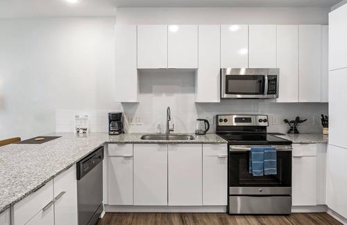 Home Park Apartment | (S1BI) Includes Bi-weekly Cleanings & Linen Change