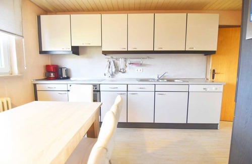Sankt Augustin Apartment | Sa06 - Geräumige Ferienwohnung mit Balkon und Terrasse, 115 qm, 4 Zimmer, Max. 8 Personen
