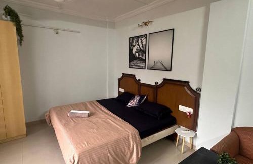 Mundhwa Apartment | Sabr Private Comfort Studio with AC WiFi Kitchenette Balcony