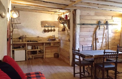 Saint-Sulpice-les-Feuilles Ski Chalet | "sacquet" house ans his nordic bath