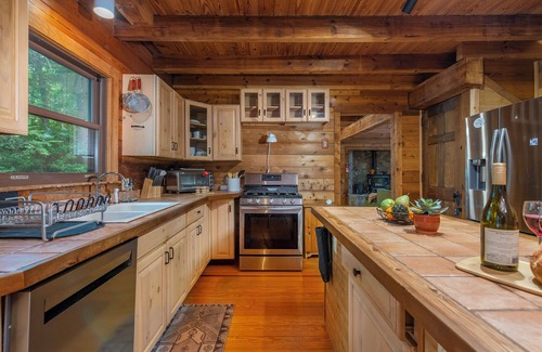 Black Mountain Cabin | Sacred Way | Eagle Rock Trail Access & 20 Min. to Lake Lure!