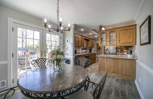 Buechel House | Safe, Comfortable, Clean & Convenient! - Make your stay memorable & Book Now!