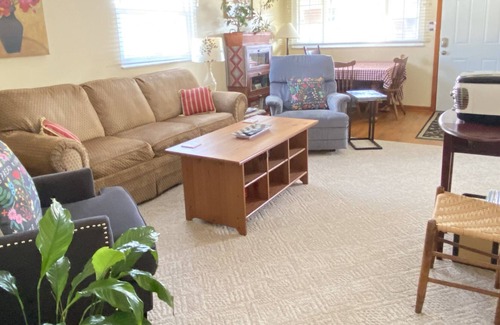 Barboursville House | Safe Huntington Suburb - Barboursville 3 BR & King Bed