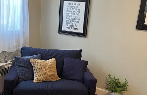 Southeast Yonkers Apartment | Safe Neighborhood w/Parking Walk to pubs, shops, cafes & train; 25mins to NYC