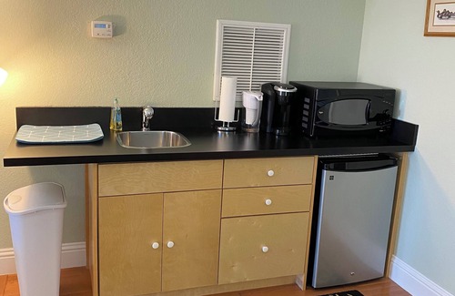 Sebastian Apartment | Safe quiet Sebastian bungalow on the water; a 5 minute drive to the Wabasso Bch