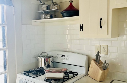 Highland Park Apartment | Safe & Secure Parkview-Sleep Sanctuary+Kitchen