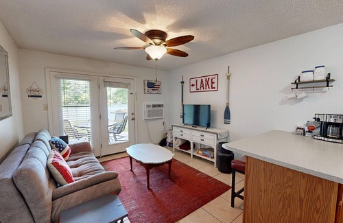 Mid America Condo | Safe secure pet friendly Lake Condo!