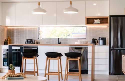 Bridport House | Safe Sheltered Beaches Close by