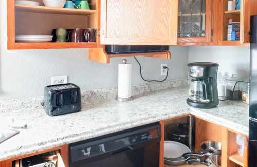 Carlsbad House | Sage Cottage: Cozy & Serene/Sleeps 6/Huge Yard!