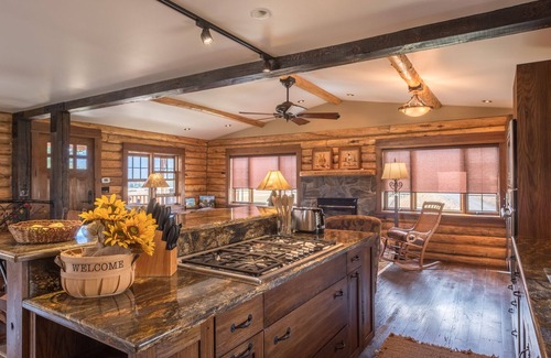 Emigrant House | Sage Ranch-A short drive from Yellowstone Park with river access on 80 acres!