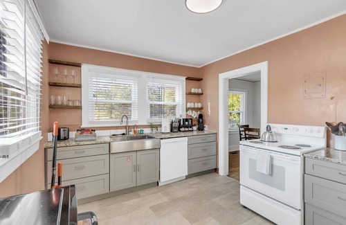 Parker House | Sage Submarine- Pet Friendly Home 2 mi to Downtown