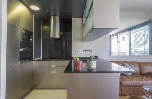 la Vila de Gracia Apartment | Sagrada Familia: Flat with pool & terrace, for 6