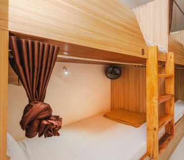 Goregaon West Hotel | Sahara Dormitory Stay-near NESCO Bombay Exhibition Centre