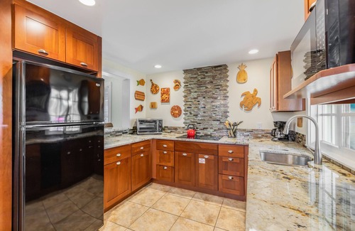 Downtown House | SAILOR HOUSE ~ Charming 2 Bedroom, 1.5 Bathroom Just Steps to Duval St!