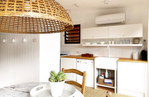 Geelong House | Saint Brides - Superior Boutique Accomodation - Steps to Pakington Street
