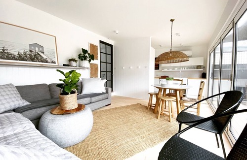 Geelong House | Saint Brides - Superior Boutique Accomodation - Steps to Pakington Street