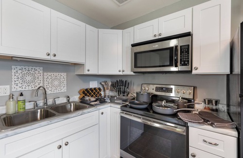 St. Charles Apartment | Saint Charles 2BD | King Bed, Near River Trail!