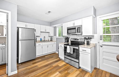 St. Charles Apartment | Saint Charles 2 Bedroom Townhome Retreat