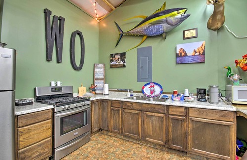 Saint Matthews Apartment | Saint Matthews ‘Outlaw Gameroom’ w/Fire Pit!