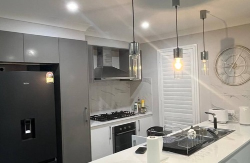 Marsden Park House | SairParadise luxuries and affordable stay for all family, groups and couples .