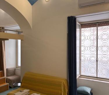 Chiaia Apartment | Salita Betlemme House