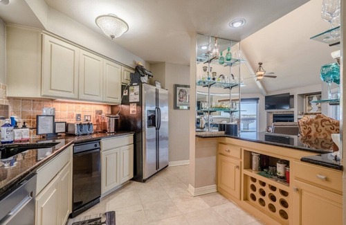 Lake Hamilton Condo | Sally's Blue Pearl 3 Br/2 Bath - Sept. 2025 Discounts. INQUIRE FOR PRICE!