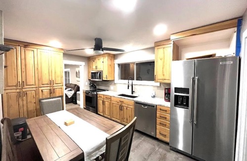 Salmon House | Salmon Goldbug Cottage, hot tub sleeps 8