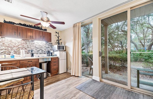 Jekyll Island Condo | Salt Air Nook - Right By Beach/Pool