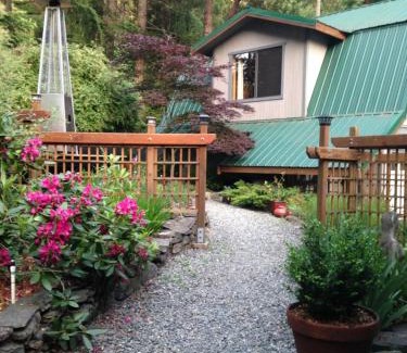 Salt Spring Island Bed & Breakfast | Salt Spring Carriage House B&B