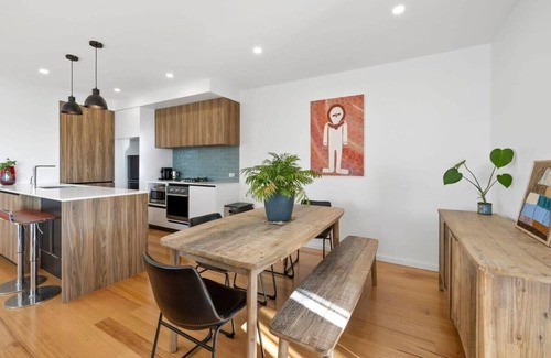 Torquay Apartment | Saltbush Oasis: Sunny Parkside Getaway