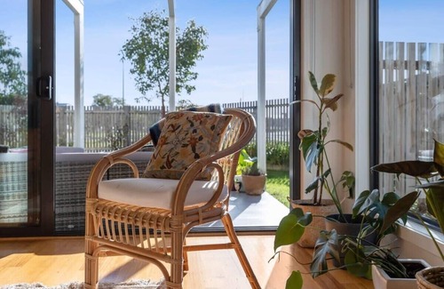Torquay Apartment | Saltbush Oasis: Sunny Parkside Getaway