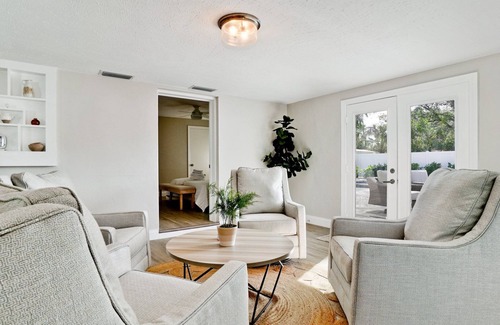 Bradenton House | Saltwater Heated Pool + HotTub : Tropical Terrace