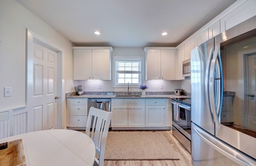 Surf City Apartment | Saltwater Suites, 203 Queen 2nd Floor