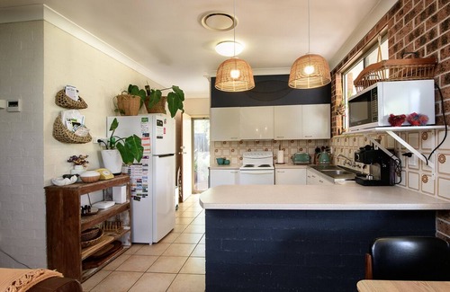 Hawks Nest Villa | Salty Crew villa , Central spot , Pet friendly ,private garden oasis secure yard