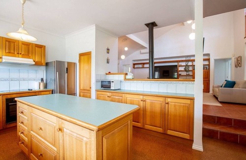 Broadwater House | Salty Dayz Retreat Steps from Busselton Beach
