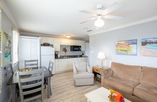 Flagler Beach Condo | Salty Kisses Seaside Condo just steps to the beach and fishing pier