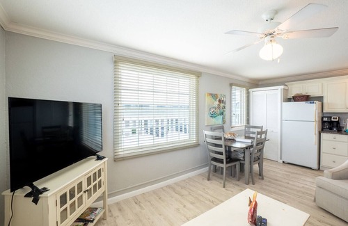 Flagler Beach Condo | Salty Kisses Seaside Condo just steps to the beach and fishing pier